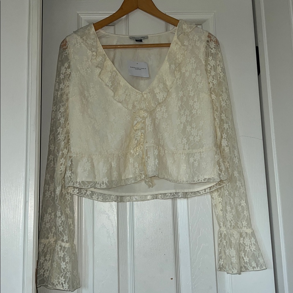 American Eagle Cropped Lace Top Size Small